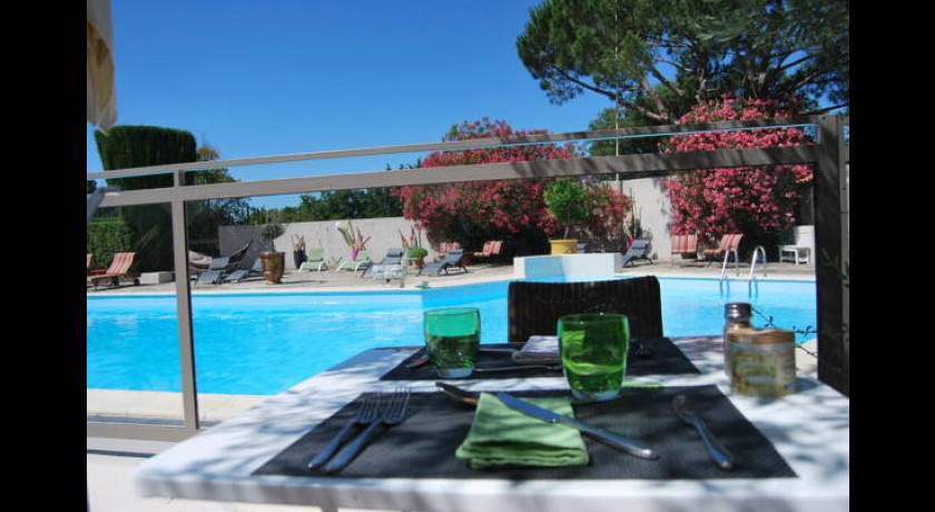 Les Aubuns Country Hotel  Caissargues