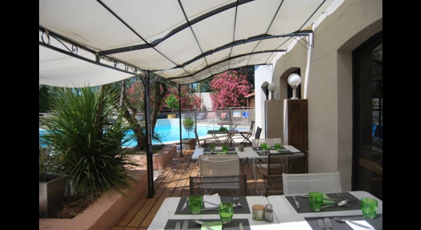 Les Aubuns Country Hotel  Caissargues