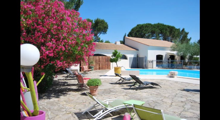 Les Aubuns Country Hotel  Caissargues