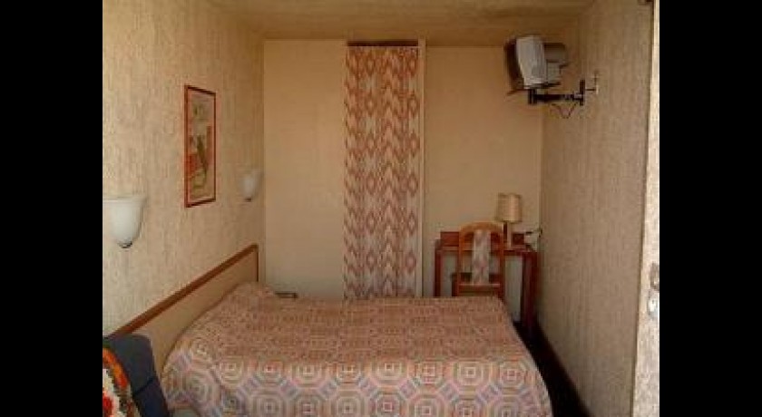 Hotel Logis Heraclee  Saint-gilles