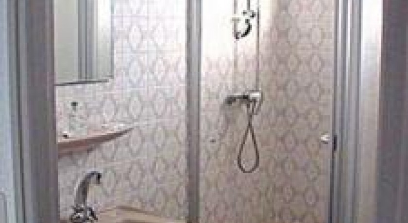 Hotel Le Lyon Vert  Commentry