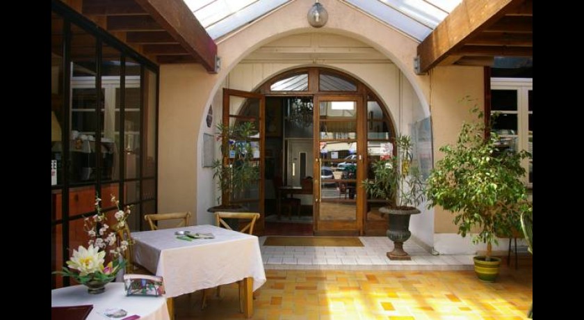 Hotel Hostellerie De La Roseraie  Cazaubon