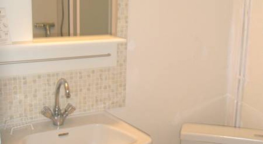 Hôtel Le Biarritz Vichy - Charme et Confort au Cœur de Vichy