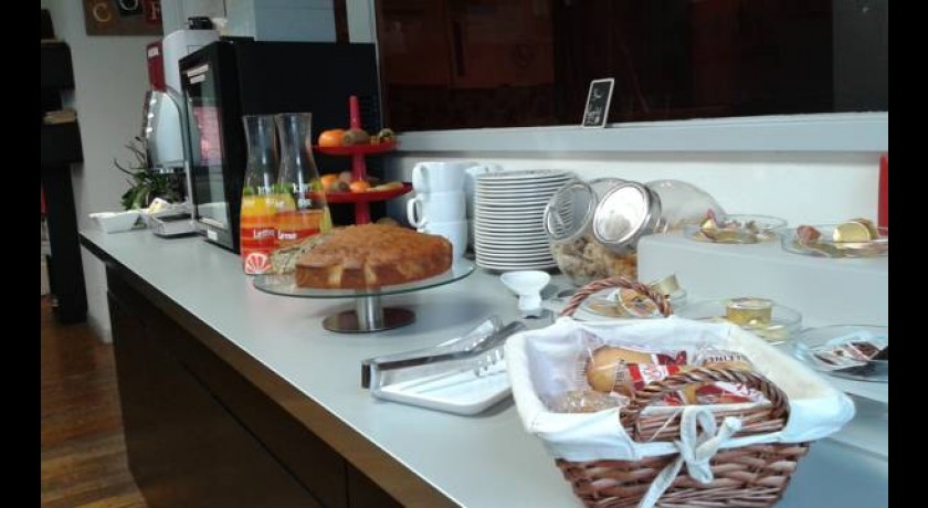 Hôtel Le Biarritz Vichy - Charme et Confort au Cœur de Vichy