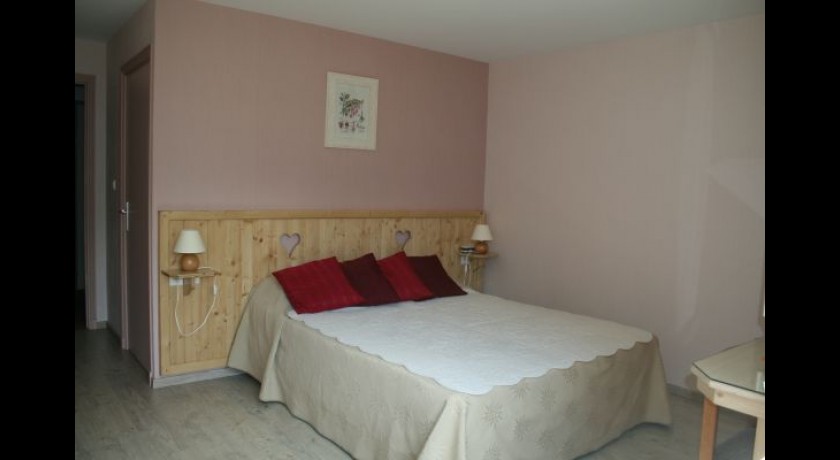 Séjournez à l'ALTI'PIC HÔTEL - Votre Refuge au Mont-Dore en Auvergne