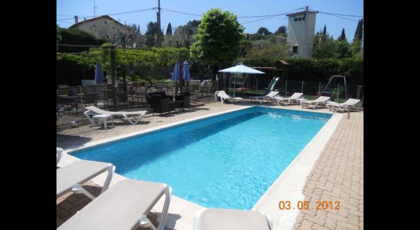 Hotel Logis Auberge Des Cayrons  Vence