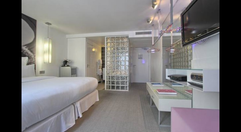 Hotel Kube Rooms And Bars  Paris