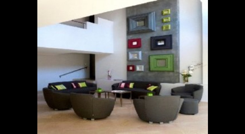 Hôtel Le Carré d'Alethius à Charmes-sur-Rhône: Luxe, Confort et Gastronomie Étoilée Michelin à 10 minutes de Valence