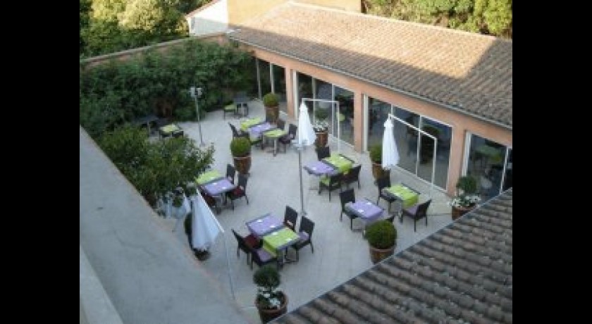 Hôtel Le Carré d'Alethius à Charmes-sur-Rhône: Luxe, Confort et Gastronomie Étoilée Michelin à 10 minutes de Valence