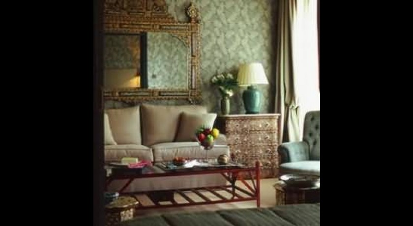 Découvrez l'Hôtel de Montesquieu à Paris | Séjour Élégant 4 Étoiles Proche des Champs-Élysées