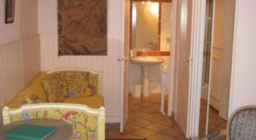 Hotel Le Petit Clos  Chaumont-sur-tharonne