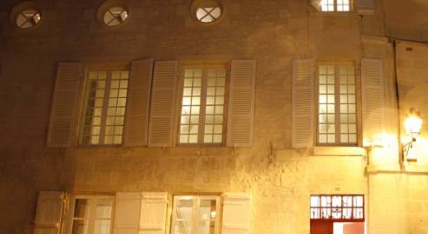 Hotel La Porte Rouge - The Red Door Inn  Saintes