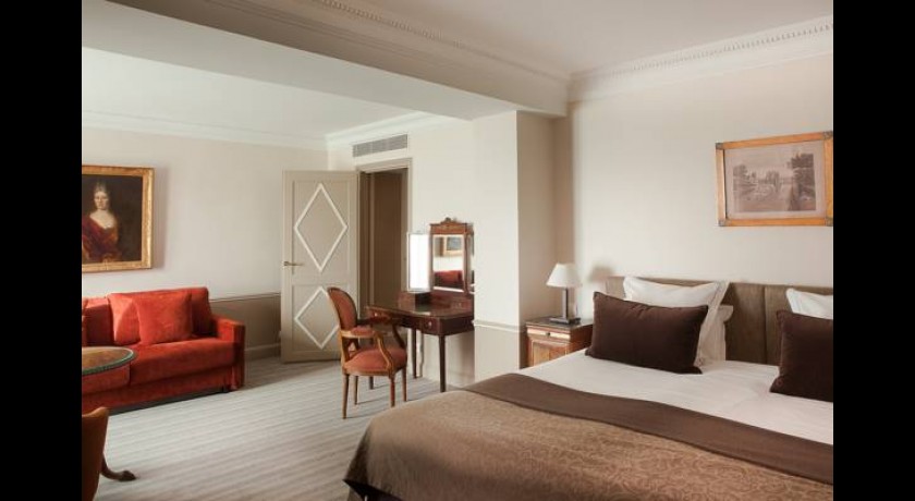 HÔTEL BRIGHTON Paris 4 étoiles - Luxe près du Louvre & des Tuileries