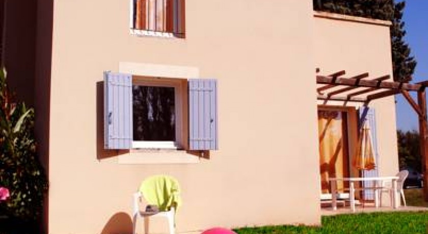 Hotel Résidence Nemea Les Rives Du Lac  Saint-saturnin-lès-avignon
