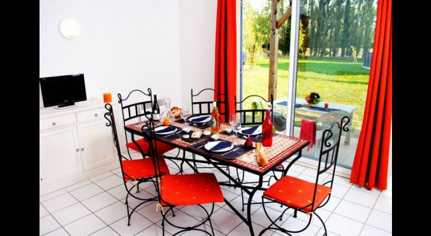 Hotel Résidence Nemea Les Rives Du Lac  Saint-saturnin-lès-avignon