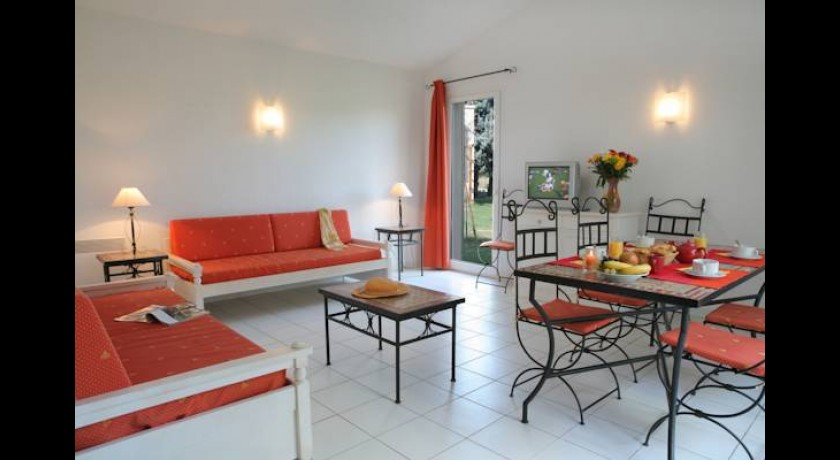 Hotel Résidence Nemea Les Rives Du Lac  Saint-saturnin-lès-avignon