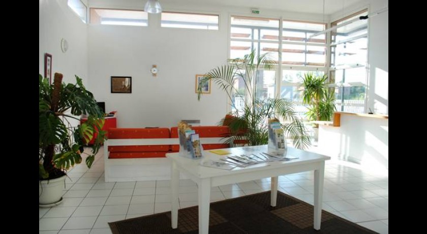 Hotel Résidence Nemea Les Rives Du Lac  Saint-saturnin-lès-avignon