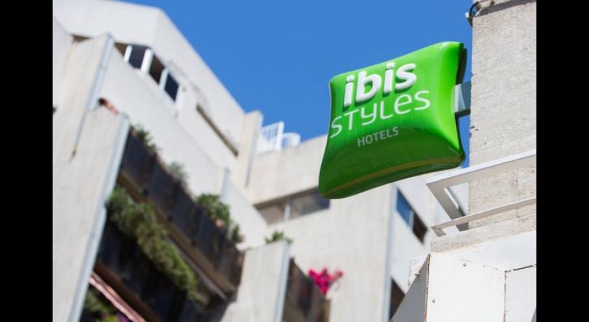 Découvrez l'élégance et le confort à l'Hôtel Ibis Styles Marseille Centre Prado Castellane
