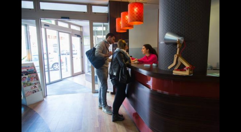 Découvrez l'élégance et le confort à l'Hôtel Ibis Styles Marseille Centre Prado Castellane