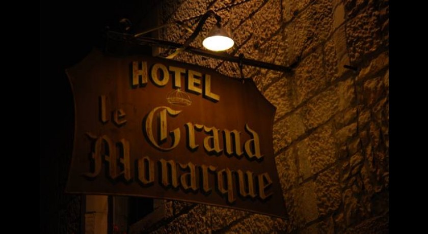 Hotel Logis Le Grand Monarque  Donzy