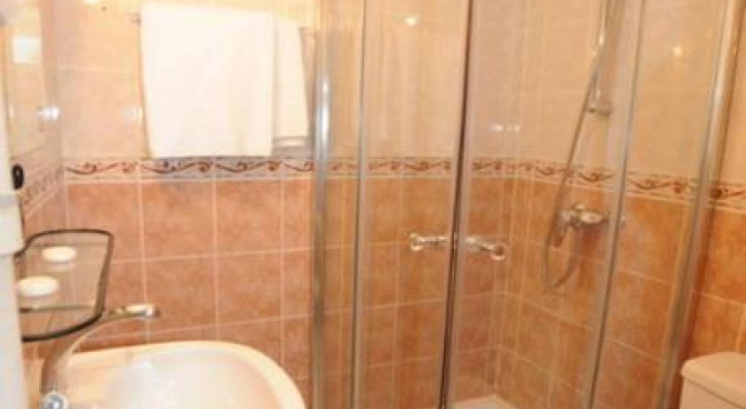 Séjournez au Sully Hôtel - Charmant Hôtel Économique au Cœur du Marais à Paris