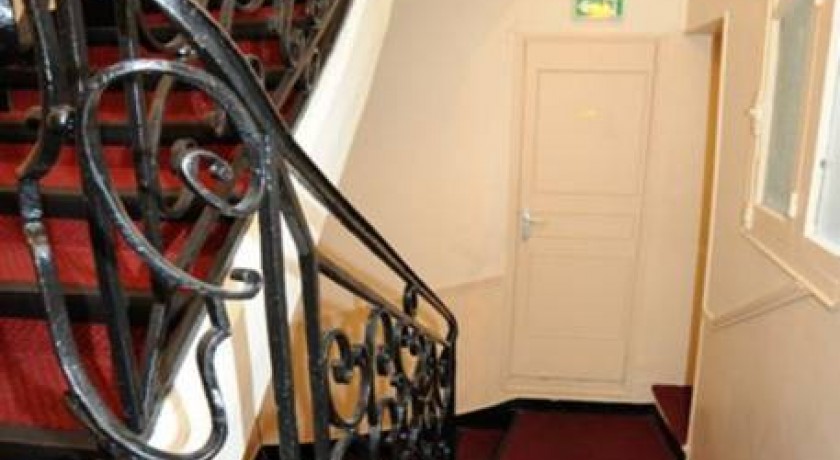 Séjournez au Sully Hôtel - Charmant Hôtel Économique au Cœur du Marais à Paris