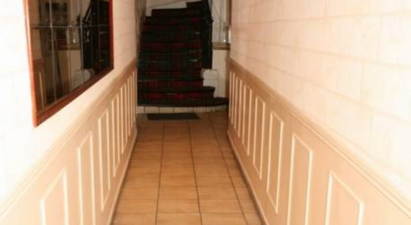 Séjournez au Sully Hôtel - Charmant Hôtel Économique au Cœur du Marais à Paris