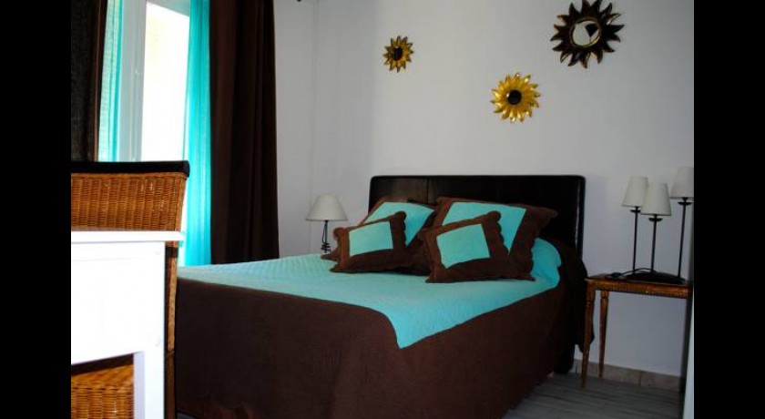 Hôtel Restaurant Le Provençal au Grau du Roi - Cuisine Maison & Chambres Climatisées