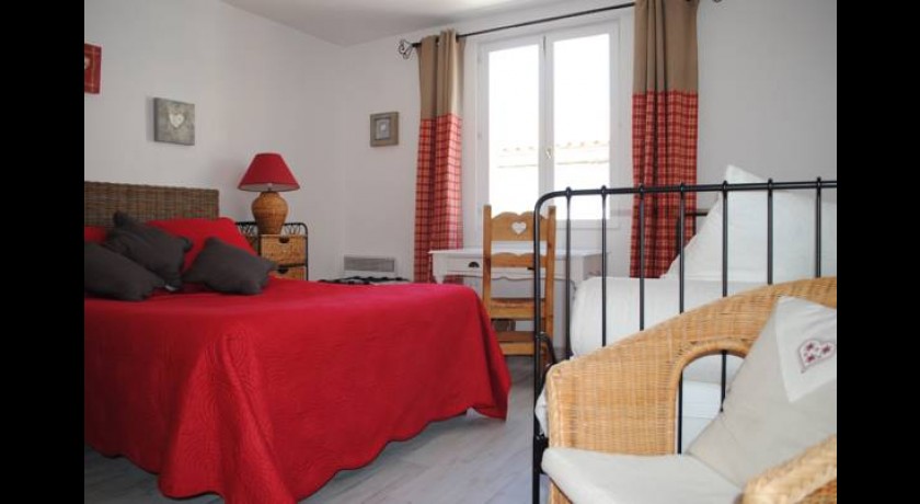 Hôtel Restaurant Le Provençal au Grau du Roi - Cuisine Maison & Chambres Climatisées