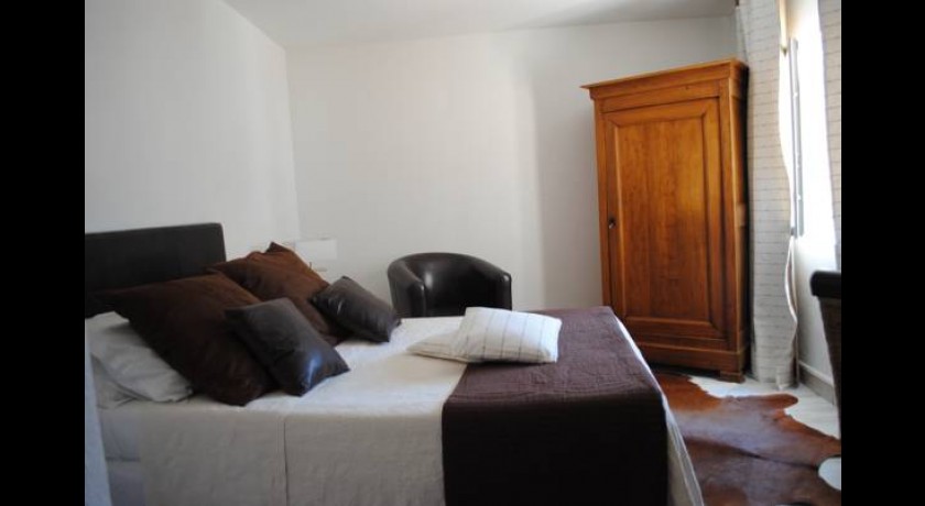 Hôtel Restaurant Le Provençal au Grau du Roi - Cuisine Maison & Chambres Climatisées