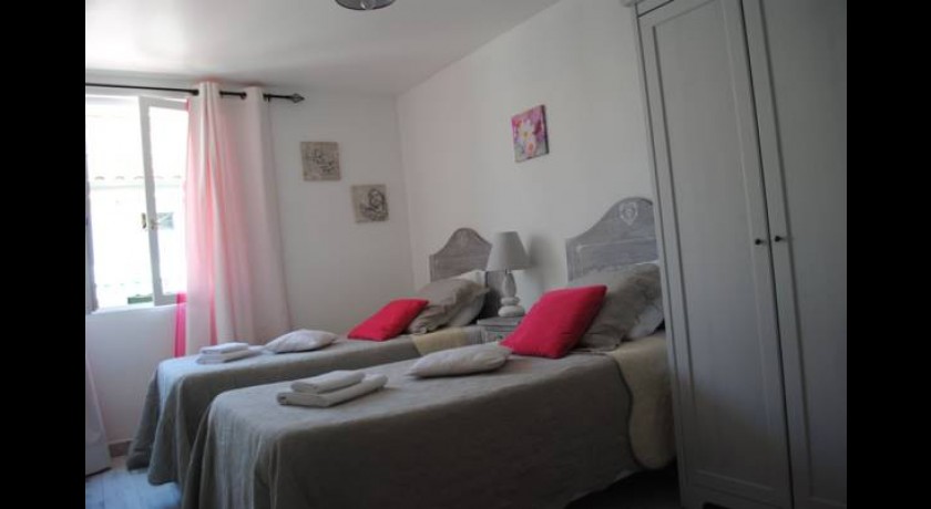 Hôtel Restaurant Le Provençal au Grau du Roi - Cuisine Maison & Chambres Climatisées