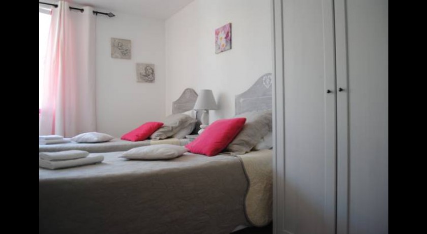 Hôtel Restaurant Le Provençal au Grau du Roi - Cuisine Maison & Chambres Climatisées