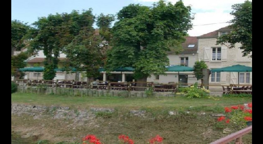 Hôtel-restaurant De L'ecluse 79  Chassignelles