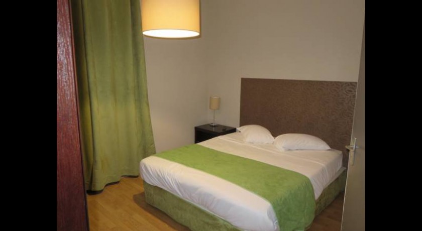 Hôtel De Savoie  Saint-laurent-de-mure