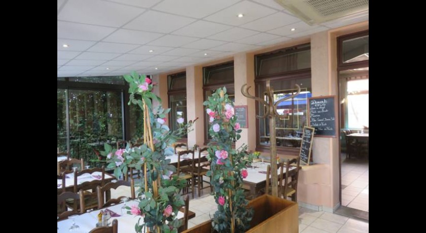 Hôtel De Savoie  Saint-laurent-de-mure