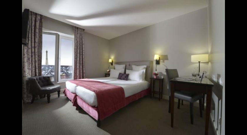 Séjournez au Relais Saint Charles : Hôtel 3 Étoiles Proche de la Tour Eiffel