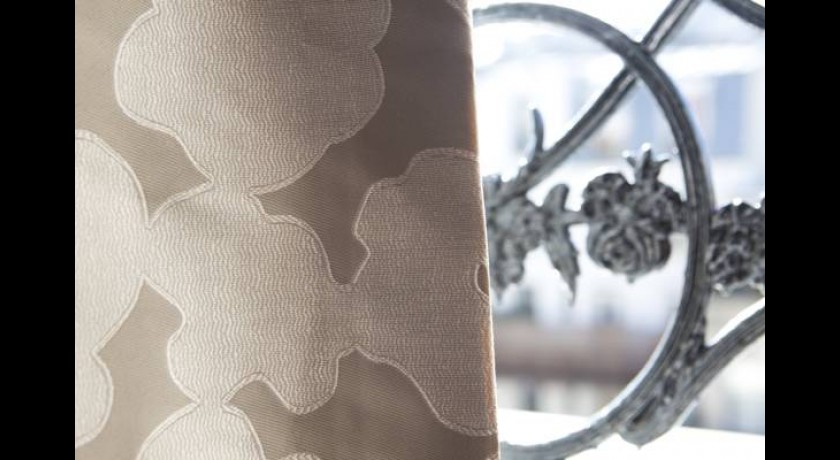 Séjournez au Relais Saint Charles : Hôtel 3 Étoiles Proche de la Tour Eiffel