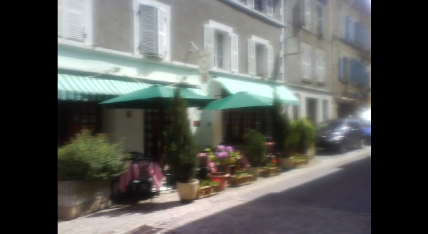Hôtel Restaurant Des Chevaliers  Bourganeuf