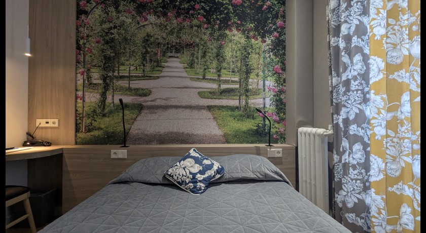 Hôtel Jean Bart - Séjournez au cœur de Paris 6ème, près du Jardin du Luxembourg