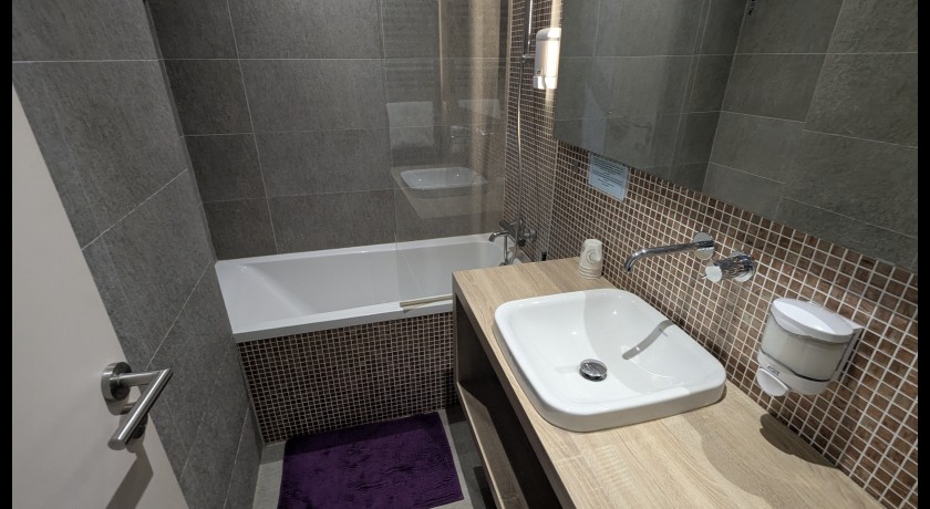 Hôtel Jean Bart - Séjournez au cœur de Paris 6ème, près du Jardin du Luxembourg