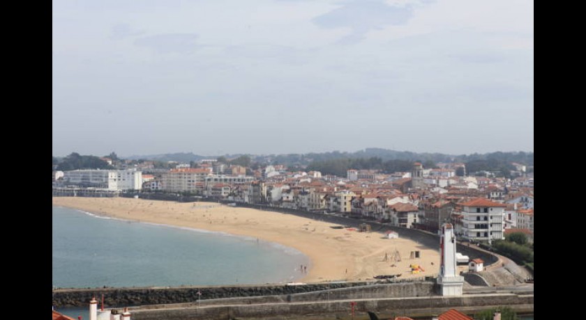 HÔTEL AGUR DENERI: Détente et Vue Époustouflante à Ciboure, Côte Basque
