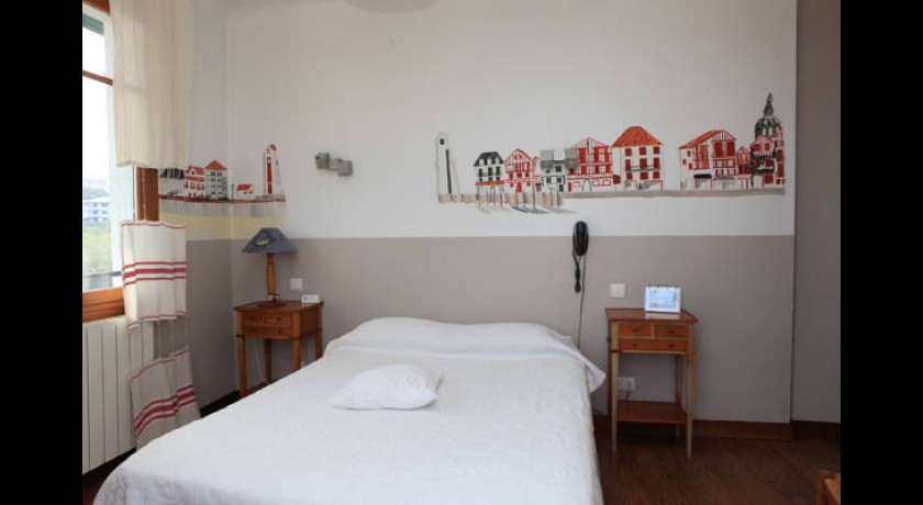 HÔTEL AGUR DENERI: Détente et Vue Époustouflante à Ciboure, Côte Basque