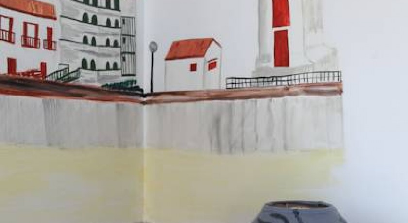 HÔTEL AGUR DENERI: Détente et Vue Époustouflante à Ciboure, Côte Basque