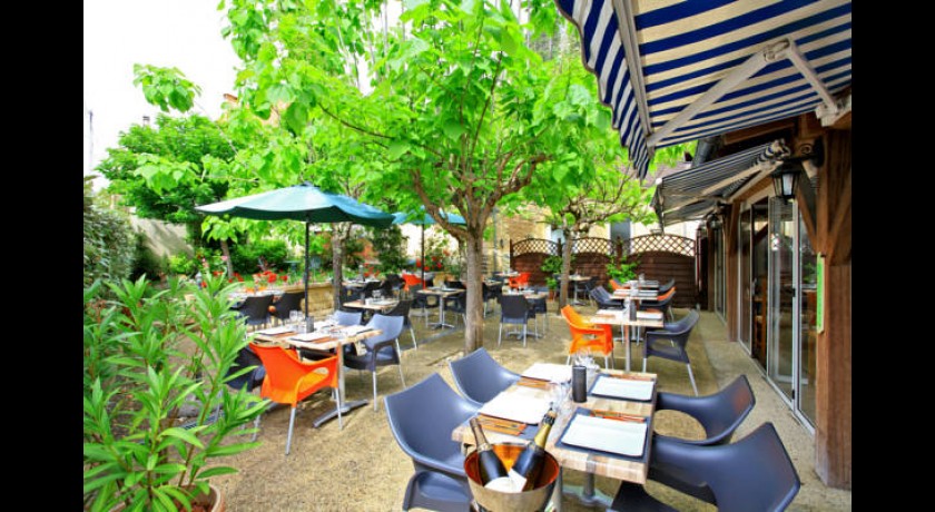 Hôtel-restaurant Le Cygne  Le bugue