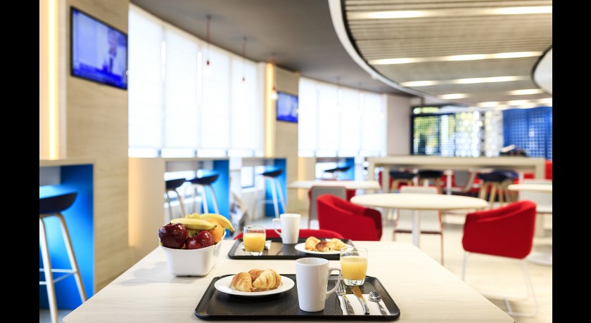 HÔTEL HOLIDAY INN EXPRESS PARIS VÉLIZY | Hôtel 3 étoiles proche de Versailles, Paris-Orly et des Transports