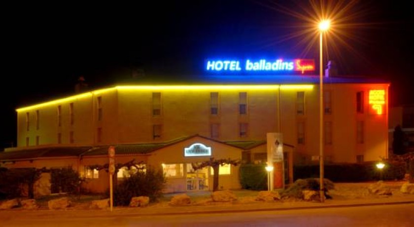 Hotel Balladins Superior Arles 