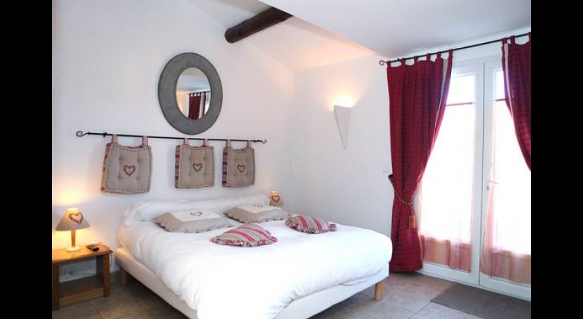 Hotel Déjeunez Sous L'arbre  Rousset