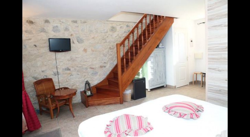 Hotel Déjeunez Sous L'arbre  Rousset