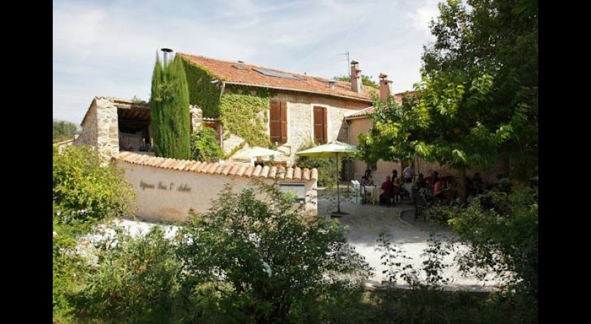 Hotel Déjeunez Sous L'arbre  Rousset
