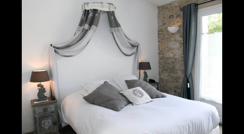 Hotel Déjeunez Sous L'arbre  Rousset